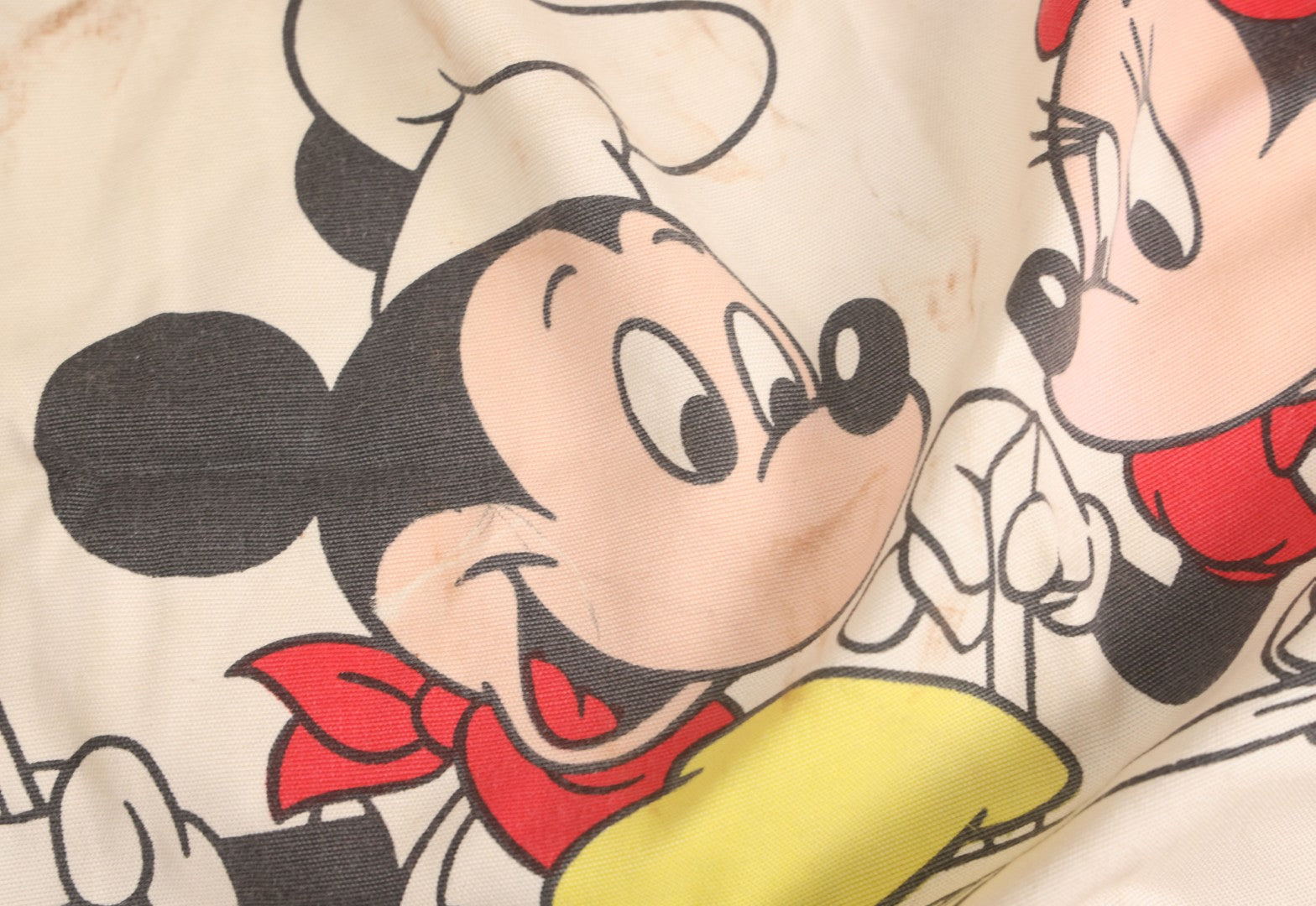 Lot 056 - Vintage Mickey And Minnie Mouse Printed Chef's Apron With Red Trim, Copyright Walt Disney Productions
