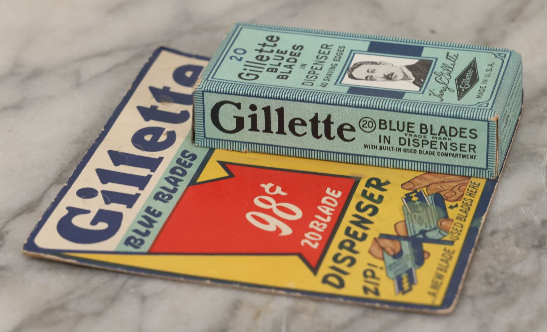 Lot 021 - Vintage Box Of Twenty Gillette Blue Blades Shaving Edges In Dispenser Sealed In Original Box With Advertising Card, Manufactured By Gillette Safety Razor Co., A Division Of The Gillette Company, Boston, Massachusetts