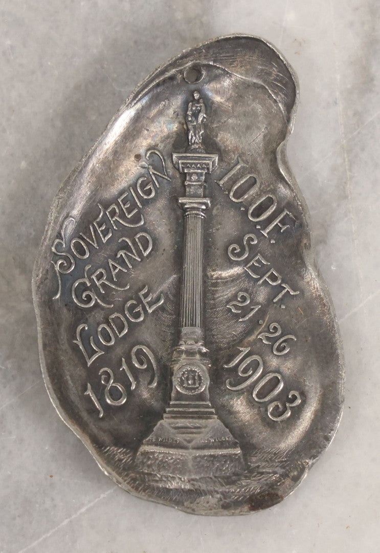 Lot 031 - Vintage Odd Fellows I.O.O.F. Sovereign Grand Lodge 1819 Commemorative Oyster-Shaped Badge With Monument, September 21-26, 1903