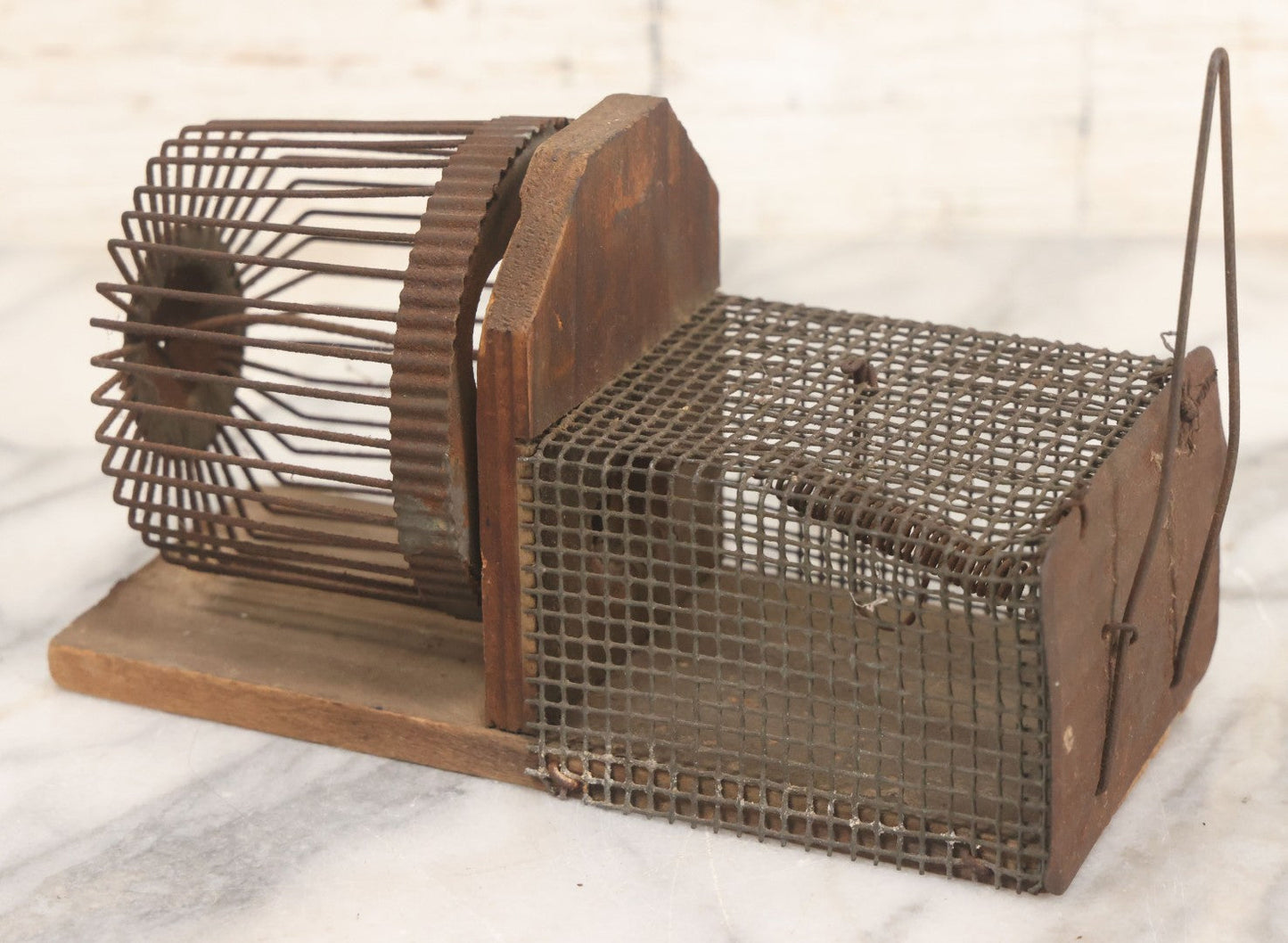 Lot 043 - Antique Wood And Wire Primitive Spinning Mouse Trap