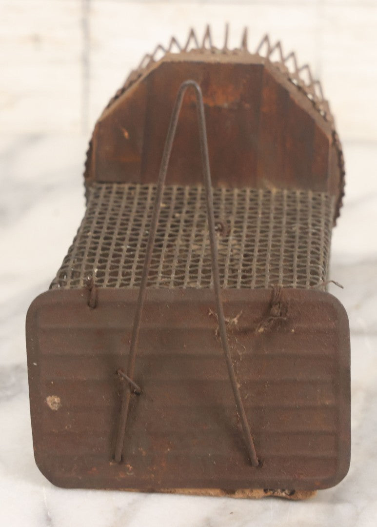 Lot 043 - Antique Wood And Wire Primitive Spinning Mouse Trap