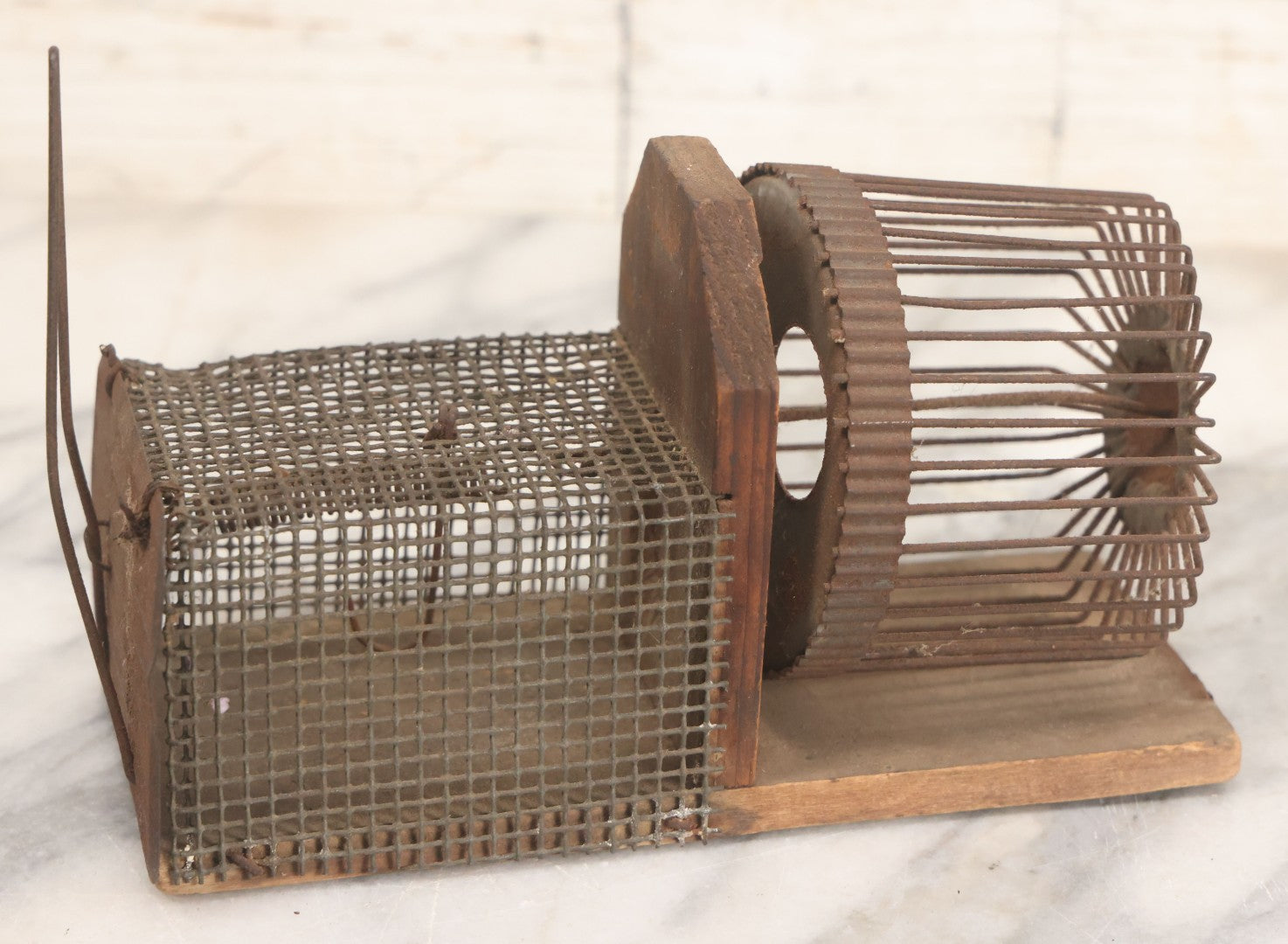 Lot 043 - Antique Wood And Wire Primitive Spinning Mouse Trap