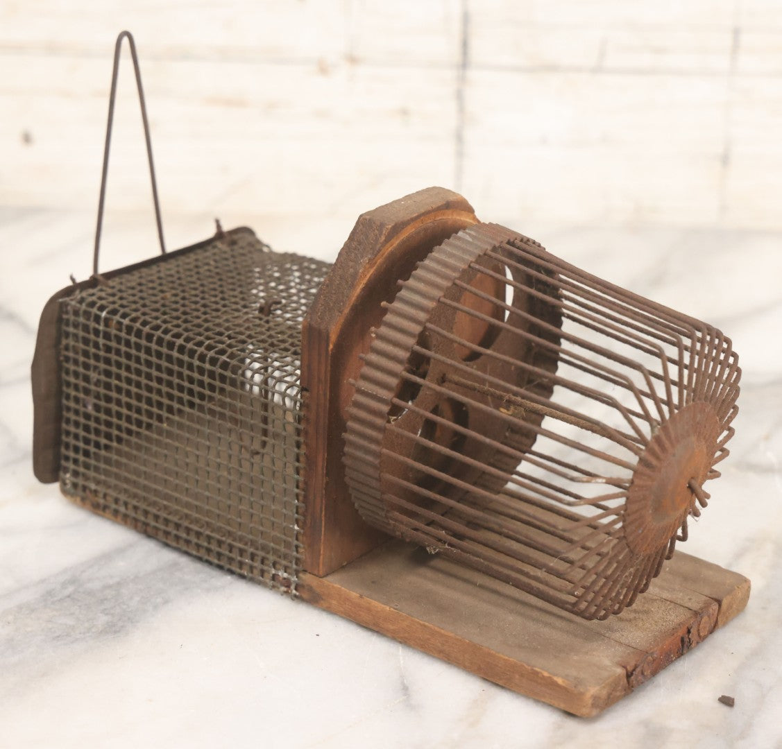 Lot 043 - Antique Wood And Wire Primitive Spinning Mouse Trap