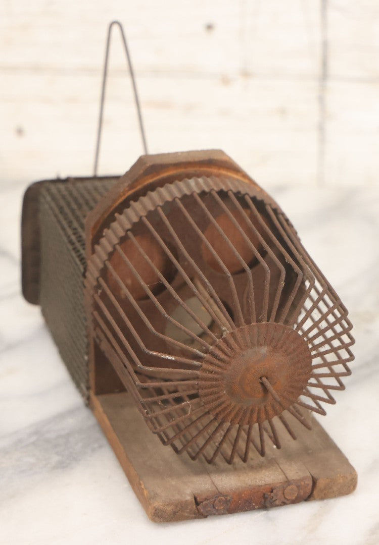 Lot 043 - Antique Wood And Wire Primitive Spinning Mouse Trap