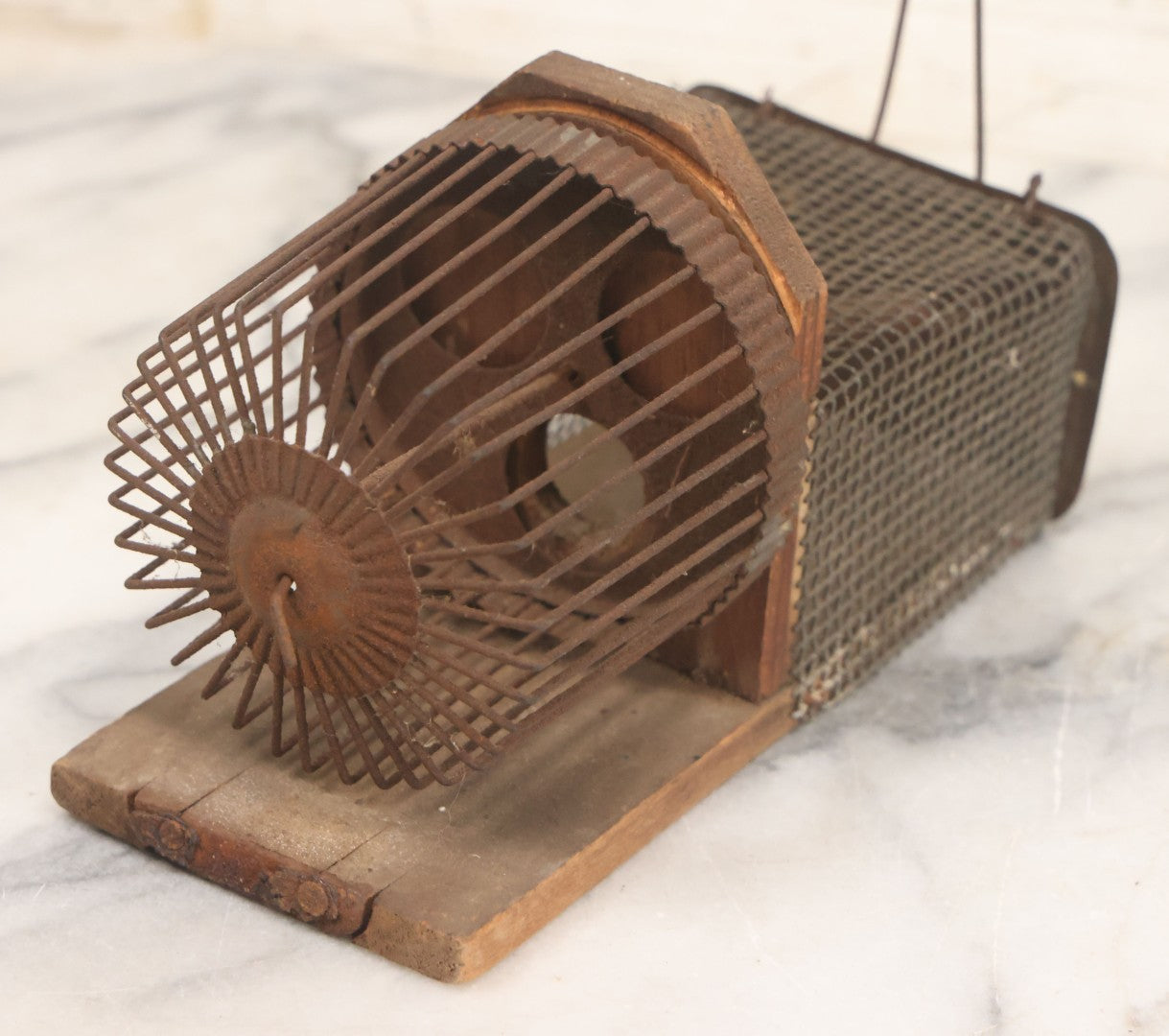 Lot 043 - Antique Wood And Wire Primitive Spinning Mouse Trap