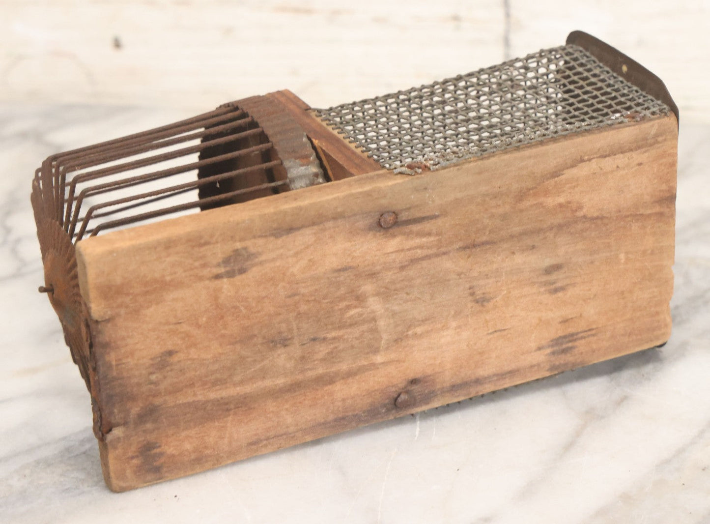 Lot 043 - Antique Wood And Wire Primitive Spinning Mouse Trap