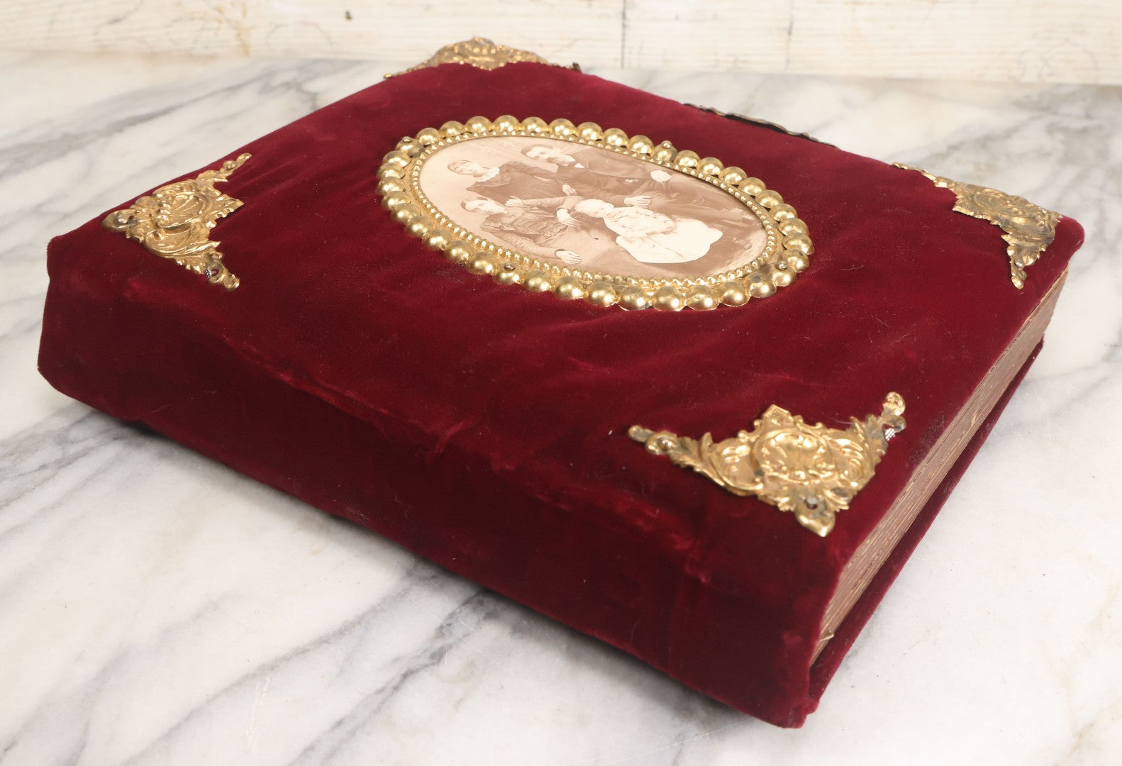 Lot 071 - Antique Victorian Family Photo Album With Replaced Red Velvet Cover With Family Portrait Cameo Containing 41 Cabinet Card Photographs Of Men Women And Children