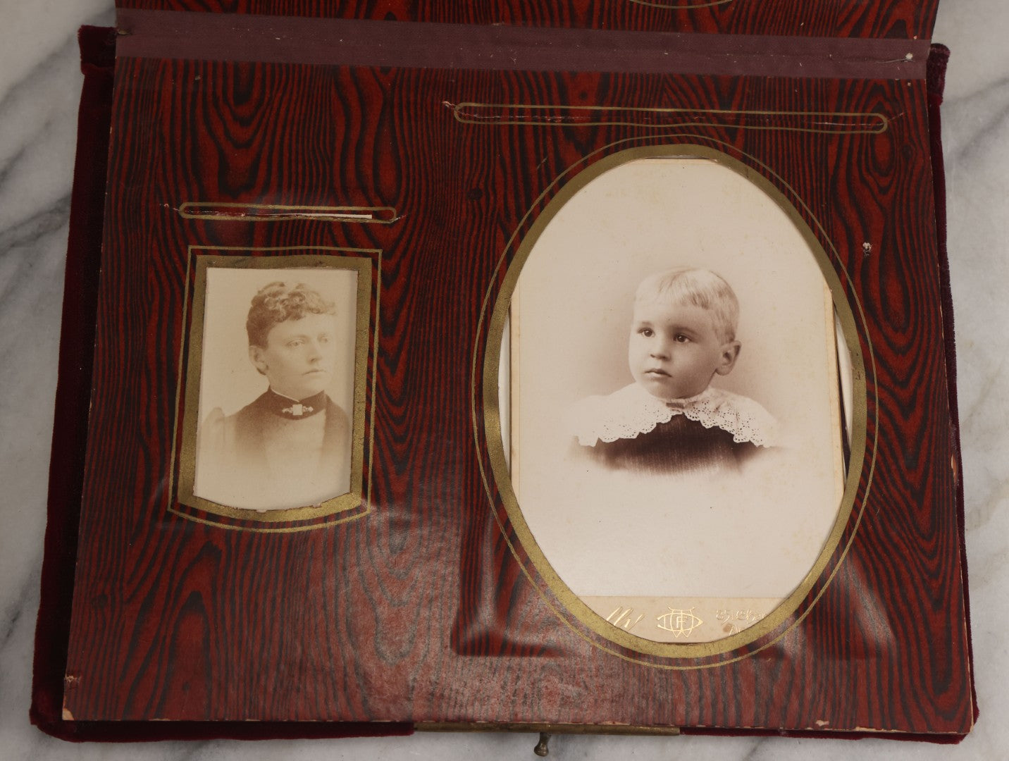 Lot 071 - Antique Victorian Family Photo Album With Replaced Red Velvet Cover With Family Portrait Cameo Containing 41 Cabinet Card Photographs Of Men Women And Children