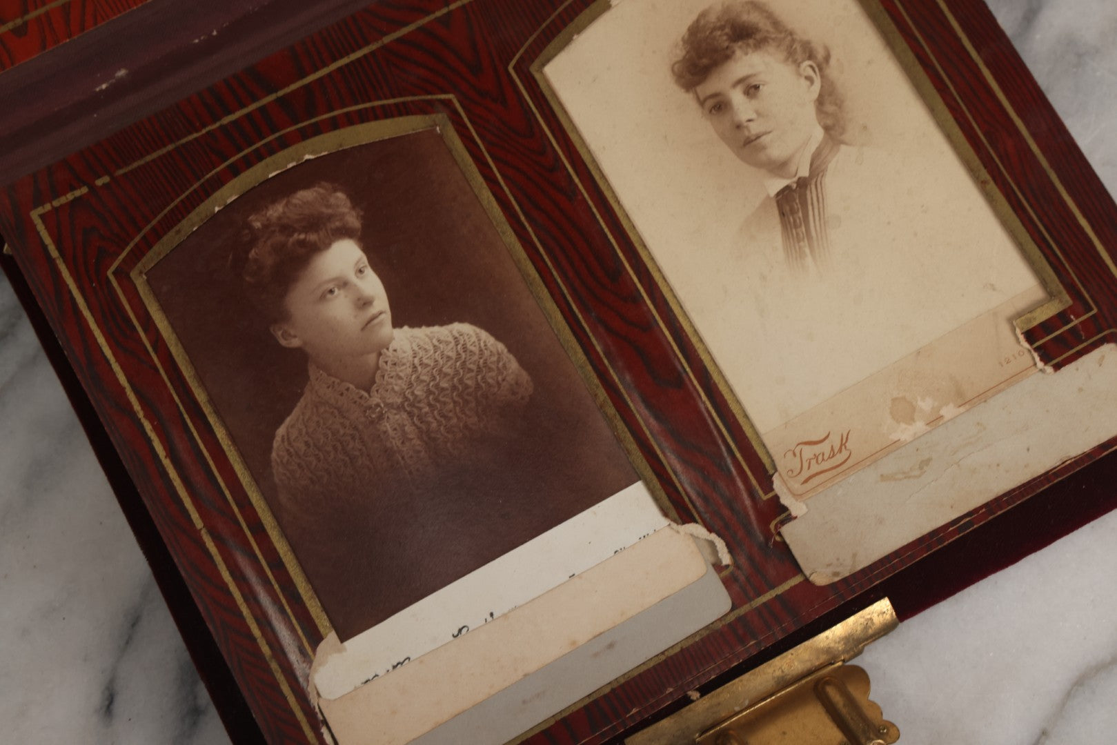 Lot 071 - Antique Victorian Family Photo Album With Replaced Red Velvet Cover With Family Portrait Cameo Containing 41 Cabinet Card Photographs Of Men Women And Children