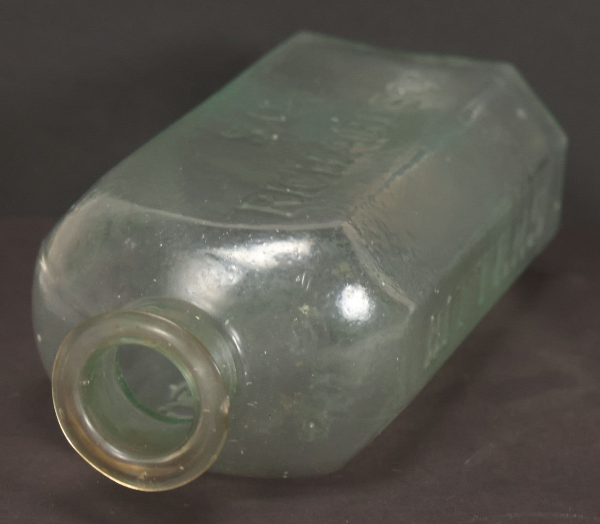 Lot 045 - Antique Hand Blown S.O. Richardson Bitters Green Tinted Clear Glass Bottle With Pontil, South Reading, Massachusetts, 6-1/2" Height