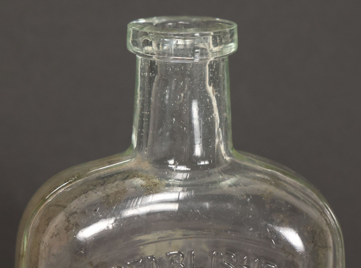 Lot 046 - Antique W.H. Jones & Co. Clear Glass Bottle With Bear Motif Trade Mark, Importers Of Wines, Spirits, And Cordials, Boston, Massachusetts, 8-3/8" Height