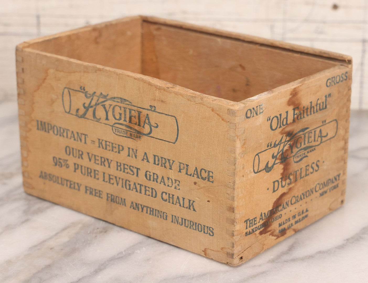 Lot 053 - Vintage "Old Faithful Hygieia" Dustless Chalk Finger Jointed Wooden Box, The American Crayon Company, Sandusky Ohio & New York