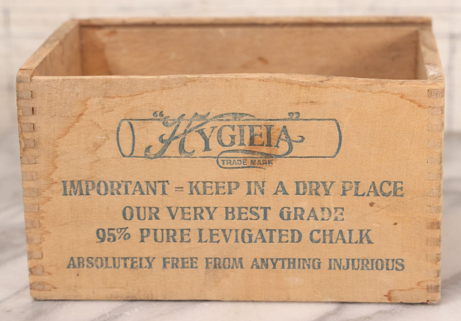 Lot 053 - Vintage "Old Faithful Hygieia" Dustless Chalk Finger Jointed Wooden Box, The American Crayon Company, Sandusky Ohio & New York