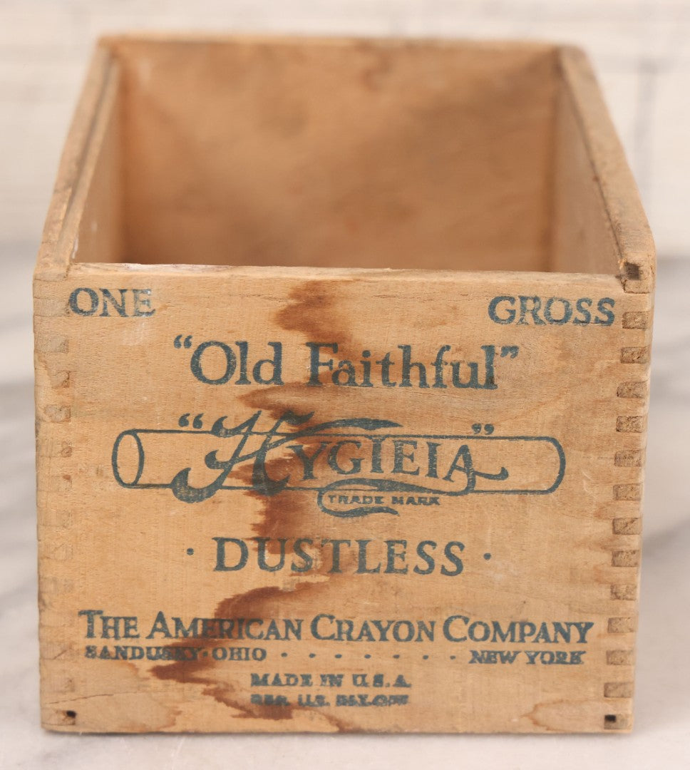 Lot 053 - Vintage "Old Faithful Hygieia" Dustless Chalk Finger Jointed Wooden Box, The American Crayon Company, Sandusky Ohio & New York