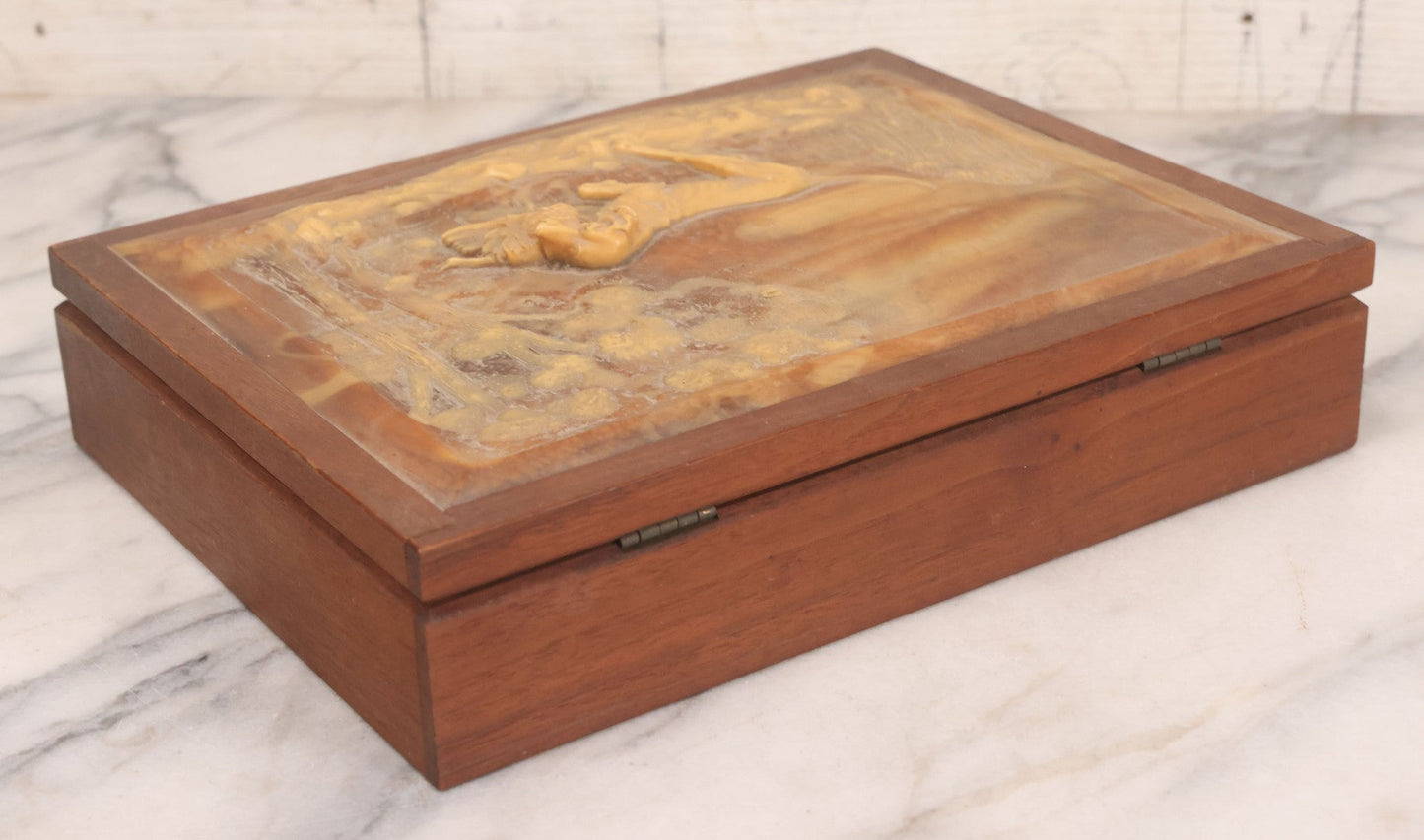 Lot 055 - Vintage Wooden Jewelry Box With High Relief Molded Hunting Dog Scene