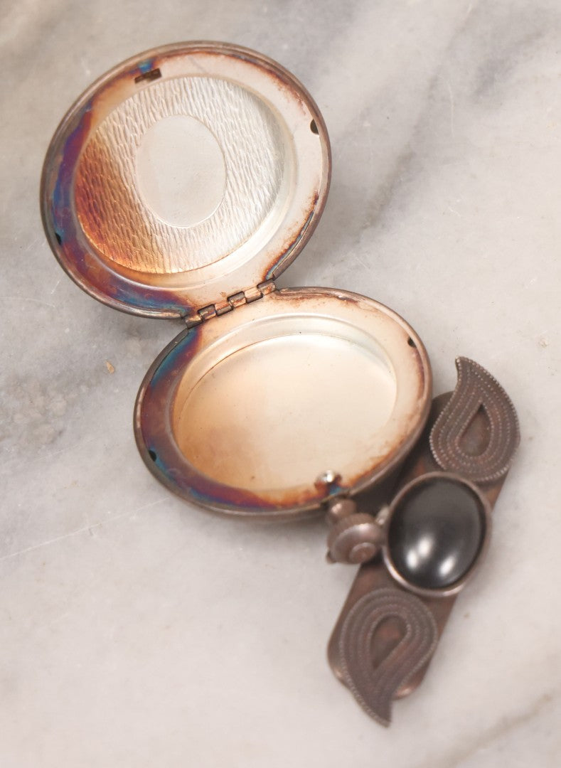 Lot 068 - Vintage Hanging Locket Brooch With Black Adornments