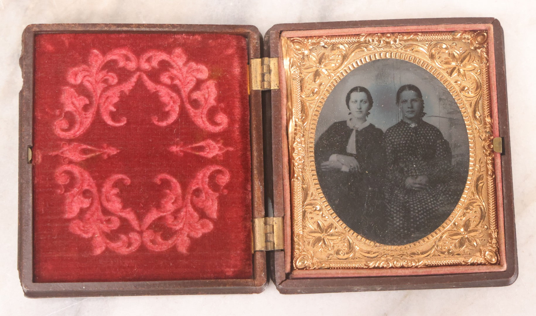 Lot 079 - Antique 1/6th Plate Tintype Photograph Of Two Young Women In Thermoplastic Genuine Union Case, Manufactured By Scovill Manufacturing Co., With Illegible Identification On Case Paper