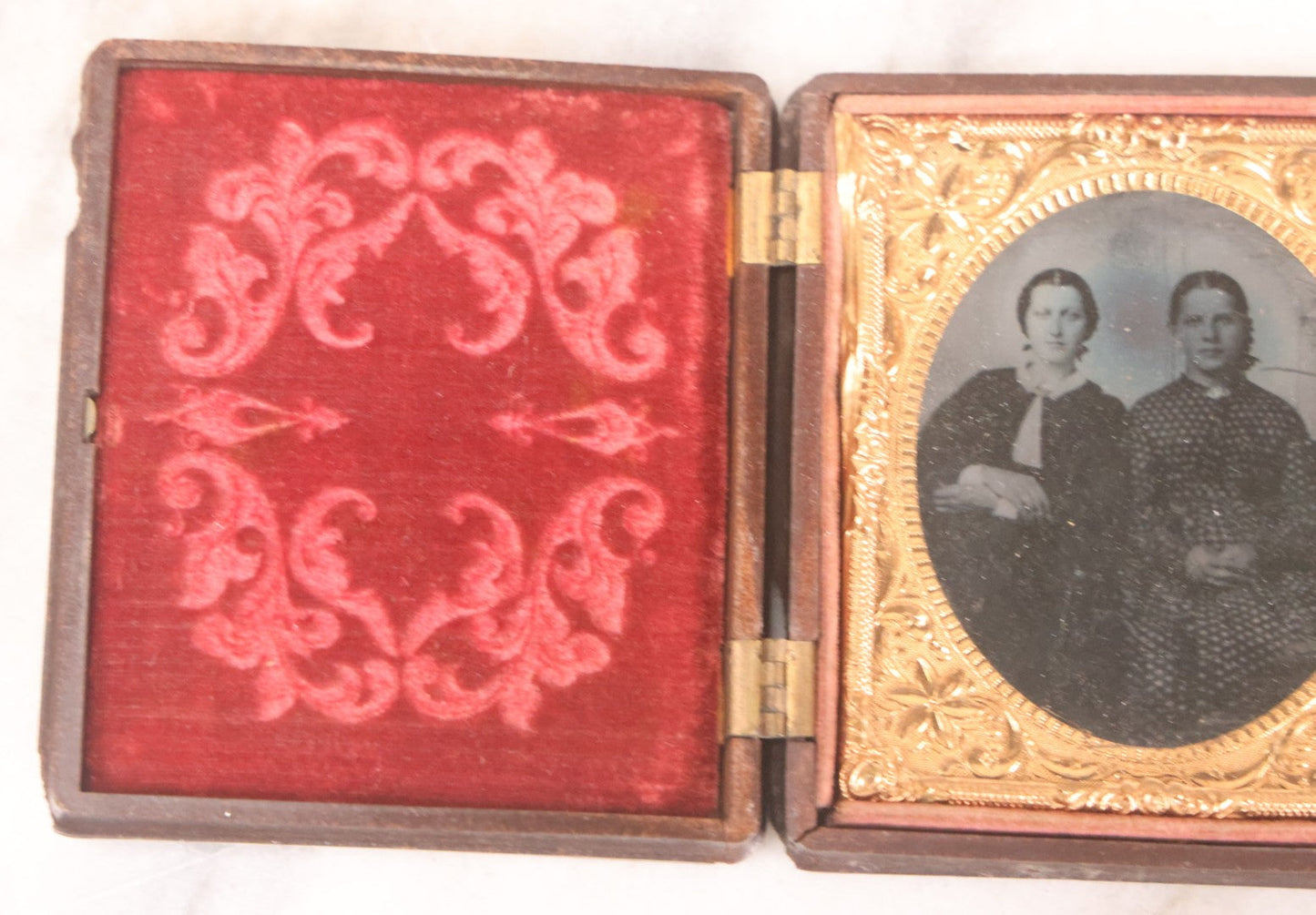 Lot 079 - Antique 1/6th Plate Tintype Photograph Of Two Young Women In Thermoplastic Genuine Union Case, Manufactured By Scovill Manufacturing Co., With Illegible Identification On Case Paper