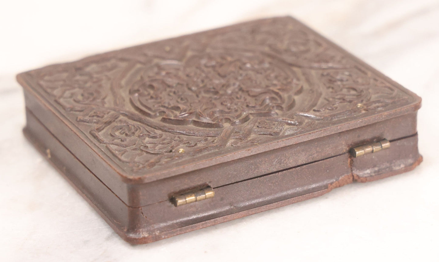 Lot 079 - Antique 1/6th Plate Tintype Photograph Of Two Young Women In Thermoplastic Genuine Union Case, Manufactured By Scovill Manufacturing Co., With Illegible Identification On Case Paper