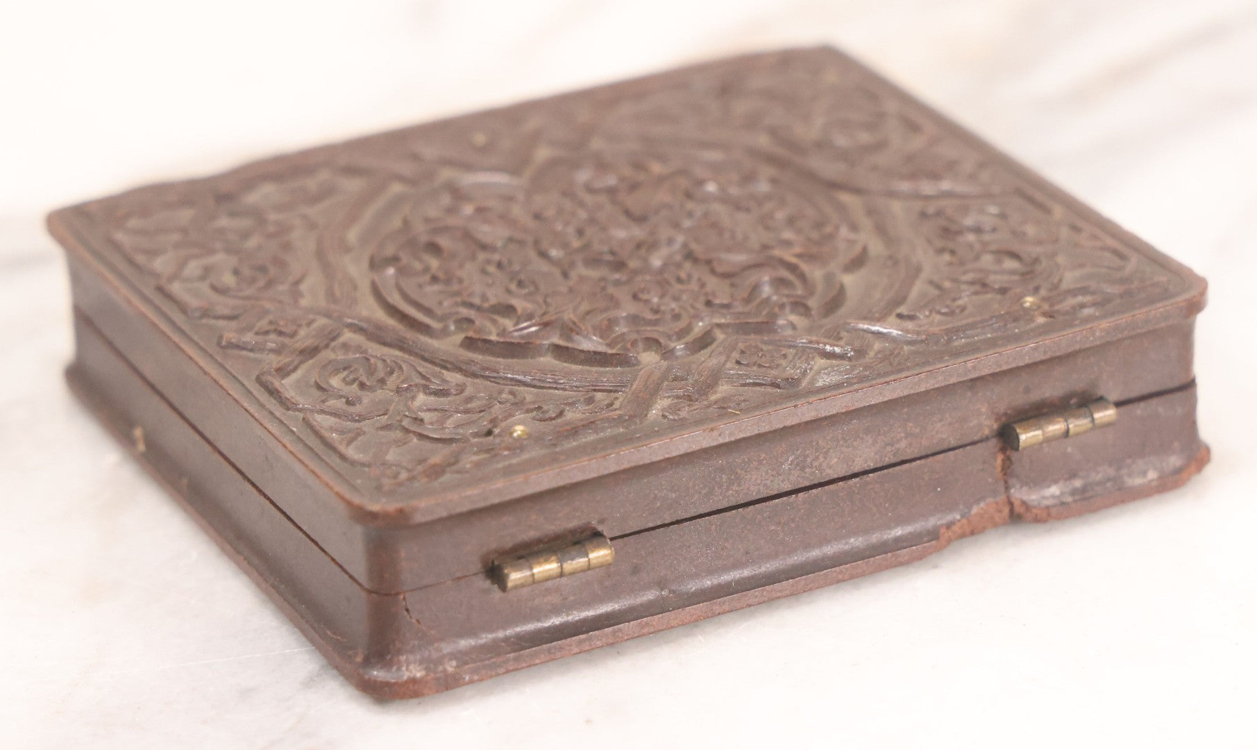 Lot 079 - Antique 1/6th Plate Tintype Photograph Of Two Young Women In Thermoplastic Genuine Union Case, Manufactured By Scovill Manufacturing Co., With Illegible Identification On Case Paper