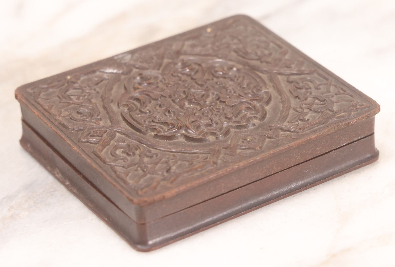 Lot 079 - Antique 1/6th Plate Tintype Photograph Of Two Young Women In Thermoplastic Genuine Union Case, Manufactured By Scovill Manufacturing Co., With Illegible Identification On Case Paper