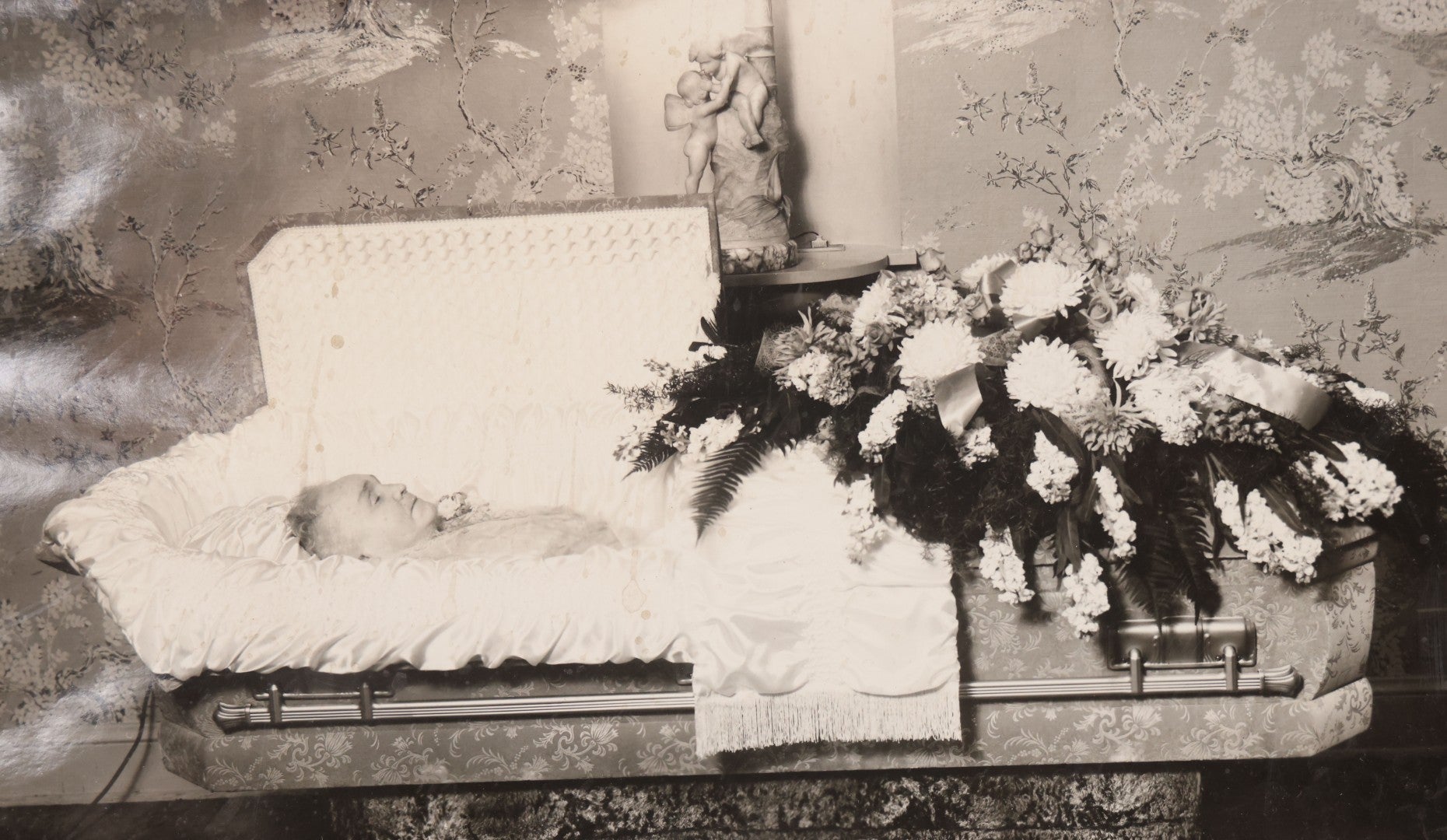 Lot 088 - Vintage Foldered Funeral Photograph Of Elderly Woman In Coffin With Funeral Flowers, From The Art Studio Of Perry Chaloge, Manchester, New Hampshire