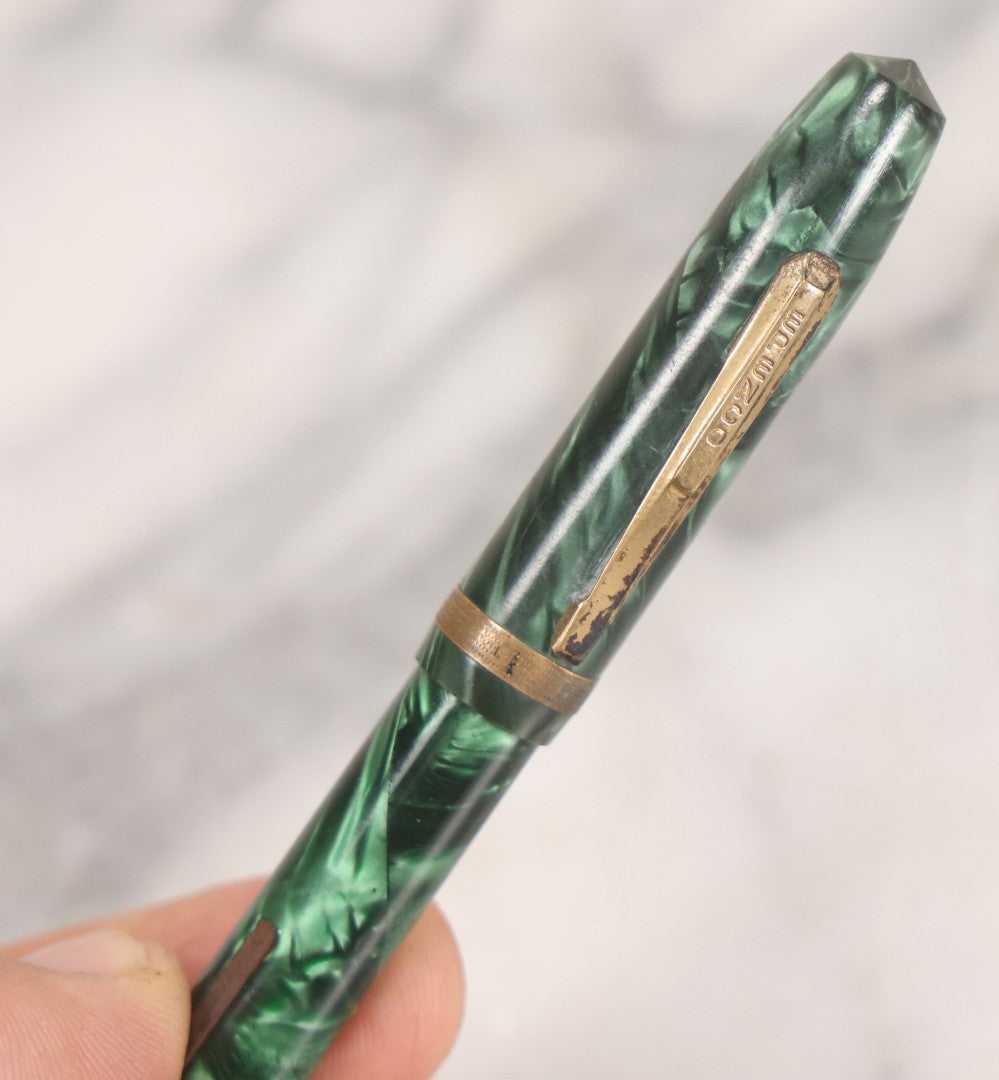 Lot 034 - Vintage Green Marbled Fountain Pen Manufactured By Epenco, With Original Cap, Untested
