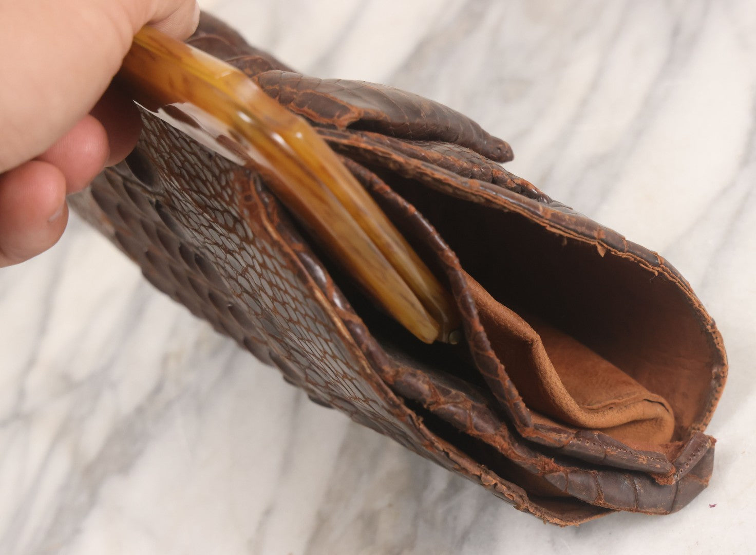 Lot 040 - Vintage Real Alligator Skin Clutch Purse With Faux Tortoise Shell Closure And Internal Coin Pouch, Missing Strap, Useable Condition