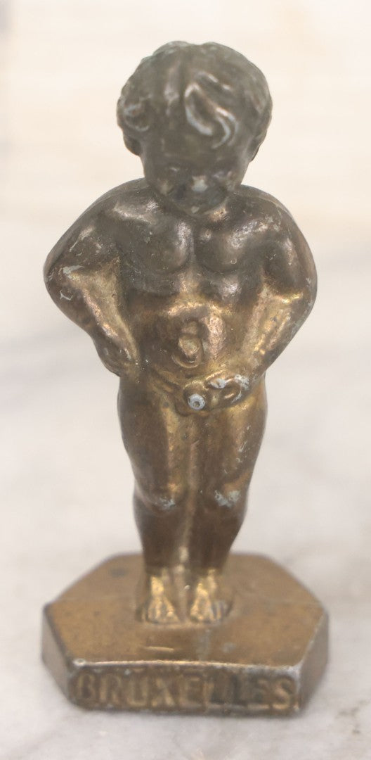 Lot 041 - Three Piece Miniature Brass Grouping Including Two Naked Peeing "Bruxelles" Boys And Miniature Brass Diving Helmet