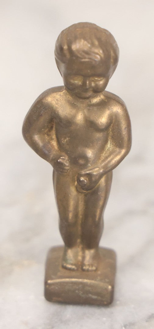 Lot 041 - Three Piece Miniature Brass Grouping Including Two Naked Peeing "Bruxelles" Boys And Miniature Brass Diving Helmet