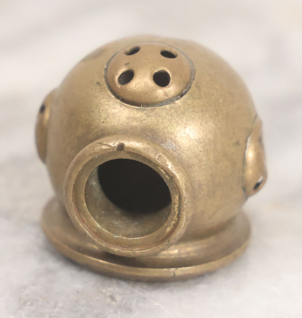 Lot 041 - Three Piece Miniature Brass Grouping Including Two Naked Peeing "Bruxelles" Boys And Miniature Brass Diving Helmet