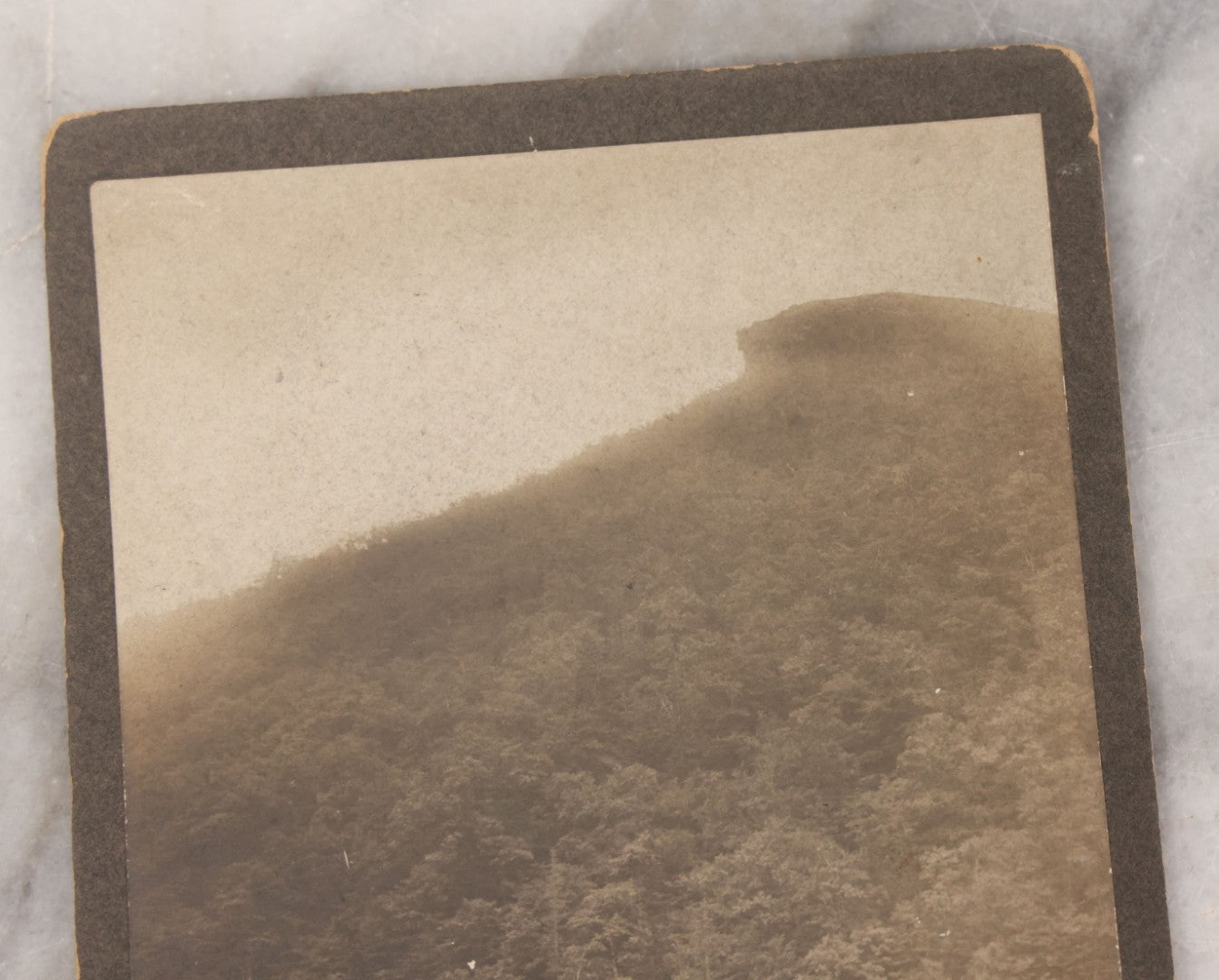 Lot 105 - Antique Cabinet Card Photograph Of Three Women Identified As Molly Sylvester And Sister With Ida, Rowing In Profile Lake With The Old Man Of The Mountain In Background, White Mountains, New Hampshire