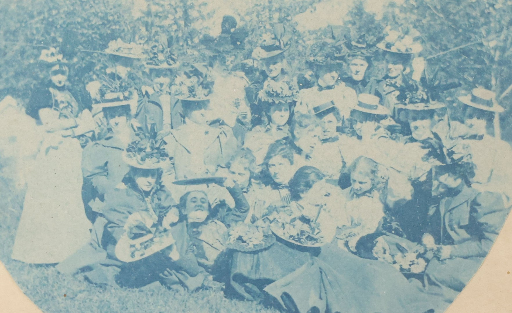 Lot 116 - Antique Heart Shaped Cyanotype Photograph Of Group Of Well Dressed Young Ladies Posing With Flowers In Handmade Paper And Glass Frame