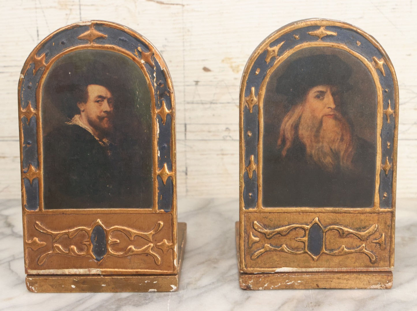 Lot 023 - Pair Of Vintage Florentine Art Folding Wood Bookends With Images Of Leonardo De Vinci, And Peter Paul Rubens