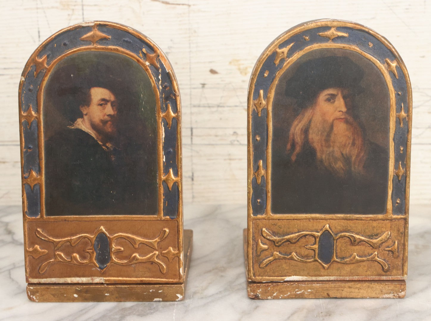Lot 023 - Pair Of Vintage Florentine Art Folding Wood Bookends With Images Of Leonardo De Vinci, And Peter Paul Rubens