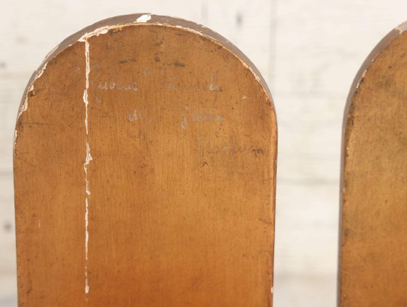 Lot 023 - Pair Of Vintage Florentine Art Folding Wood Bookends With Images Of Leonardo De Vinci, And Peter Paul Rubens