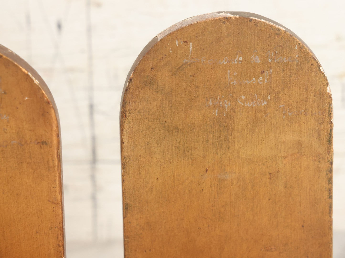 Lot 023 - Pair Of Vintage Florentine Art Folding Wood Bookends With Images Of Leonardo De Vinci, And Peter Paul Rubens