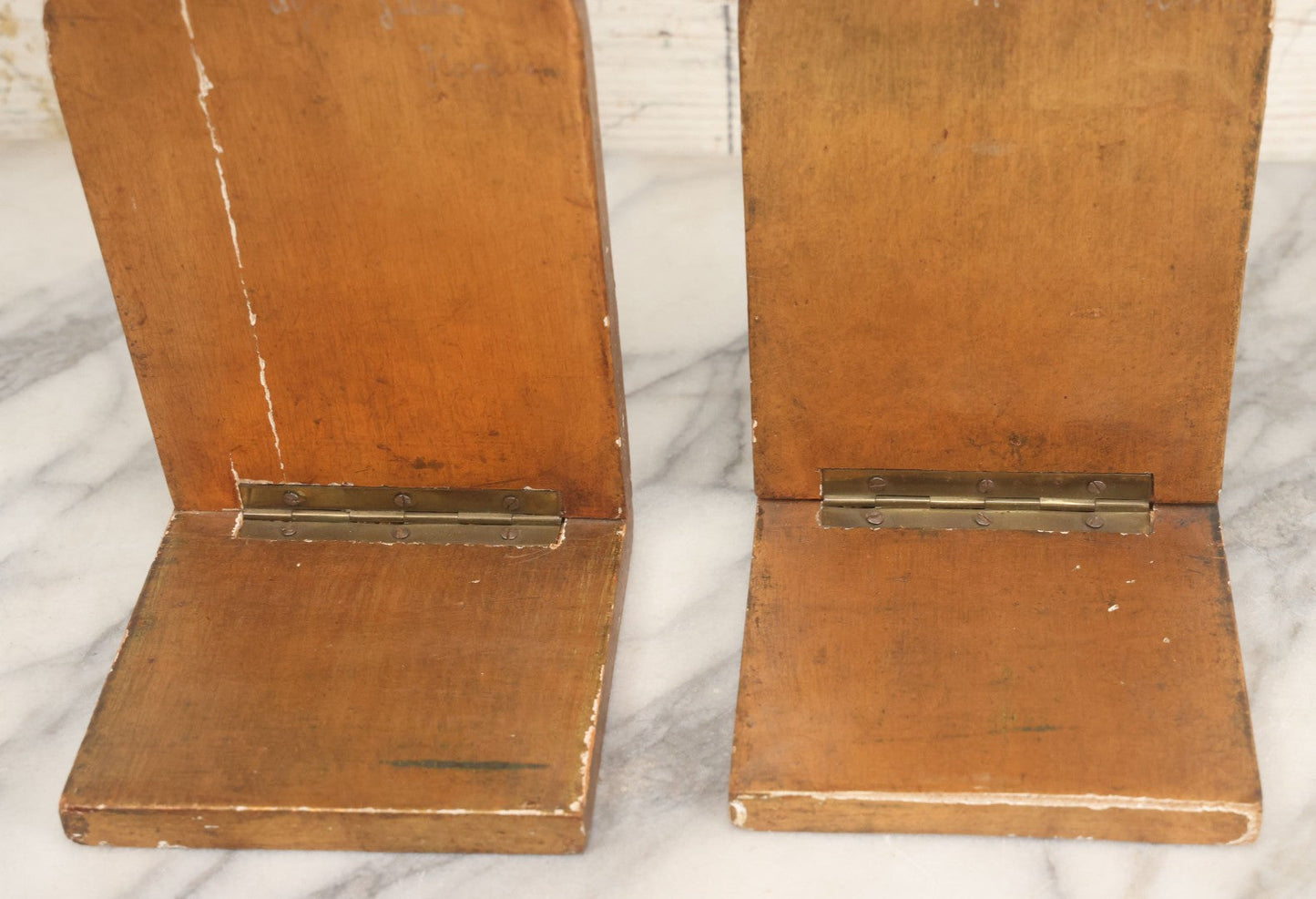 Lot 023 - Pair Of Vintage Florentine Art Folding Wood Bookends With Images Of Leonardo De Vinci, And Peter Paul Rubens