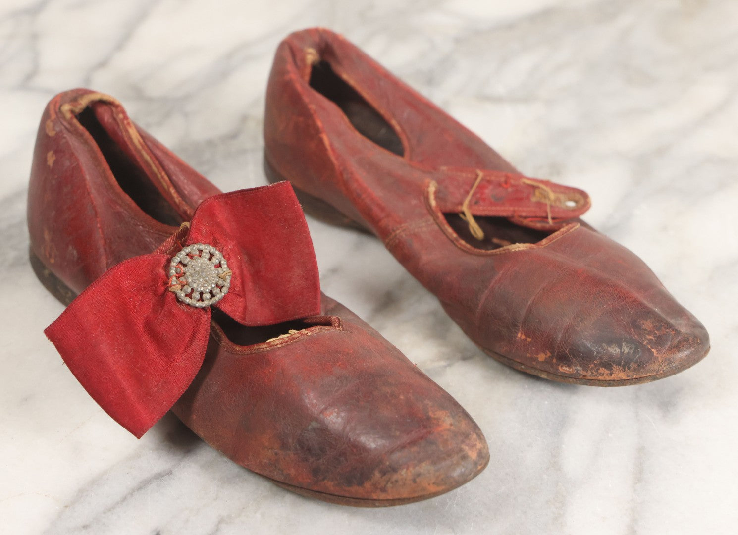 Lot 033 - Antique Pair Of Red Oxblood Leather Girls Childrens Shoes