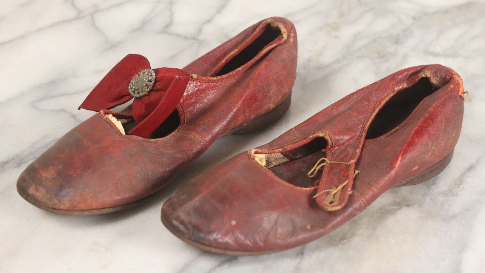 Lot 033 - Antique Pair Of Red Oxblood Leather Girls Childrens Shoes