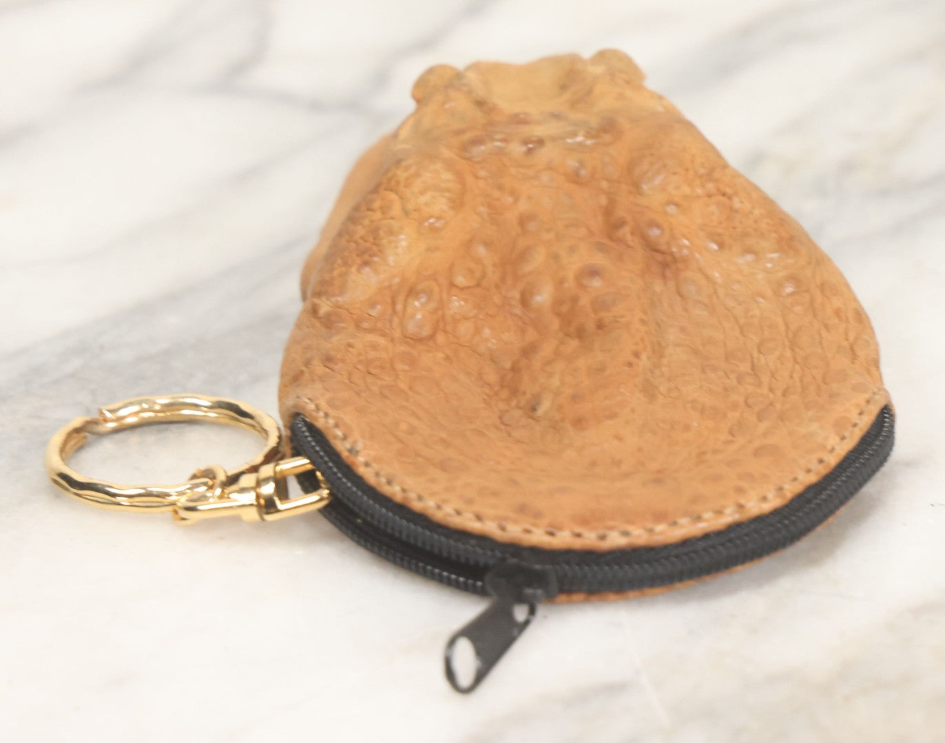 Lot 041 - Modern Oddity Novelty Taxidermy Toad Zippered Coin Pouch Keychain