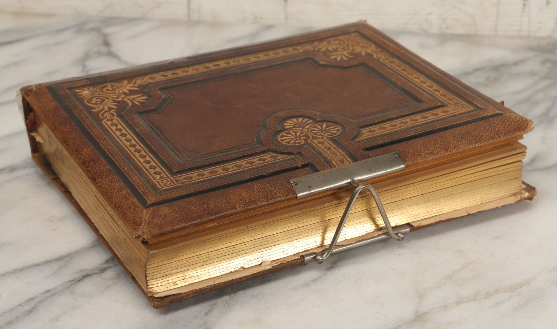 Lot 066 - Antique Victorian Photo Album With 22 Cabinet Cards, 27 Carte De Visite C.D.V.s, And Ten Tintypes, Of The Knight Family And Others