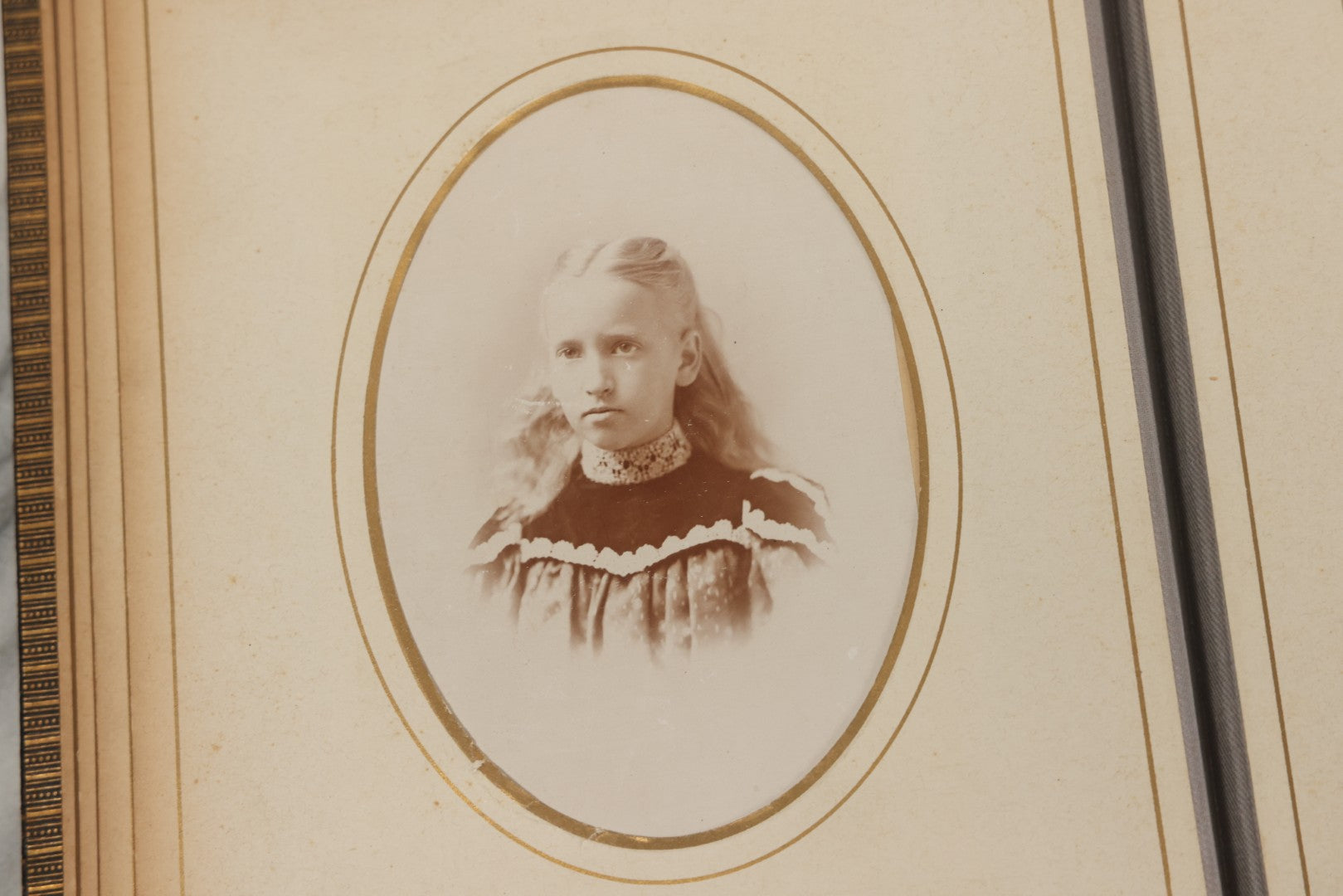 Lot 067 - Antique Victorian Cabinet Card Photo Album With Thirteen Cabinet Card Portrait Photographs Of The Seavey Family, Including Many Photos With Identification