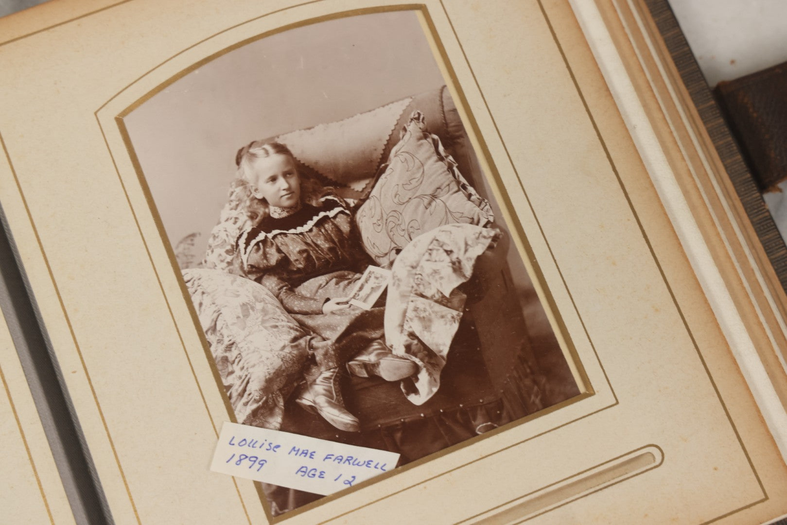 Lot 067 - Antique Victorian Cabinet Card Photo Album With Thirteen Cabinet Card Portrait Photographs Of The Seavey Family, Including Many Photos With Identification