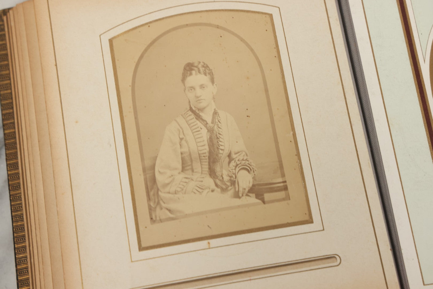 Lot 067 - Antique Victorian Cabinet Card Photo Album With Thirteen Cabinet Card Portrait Photographs Of The Seavey Family, Including Many Photos With Identification