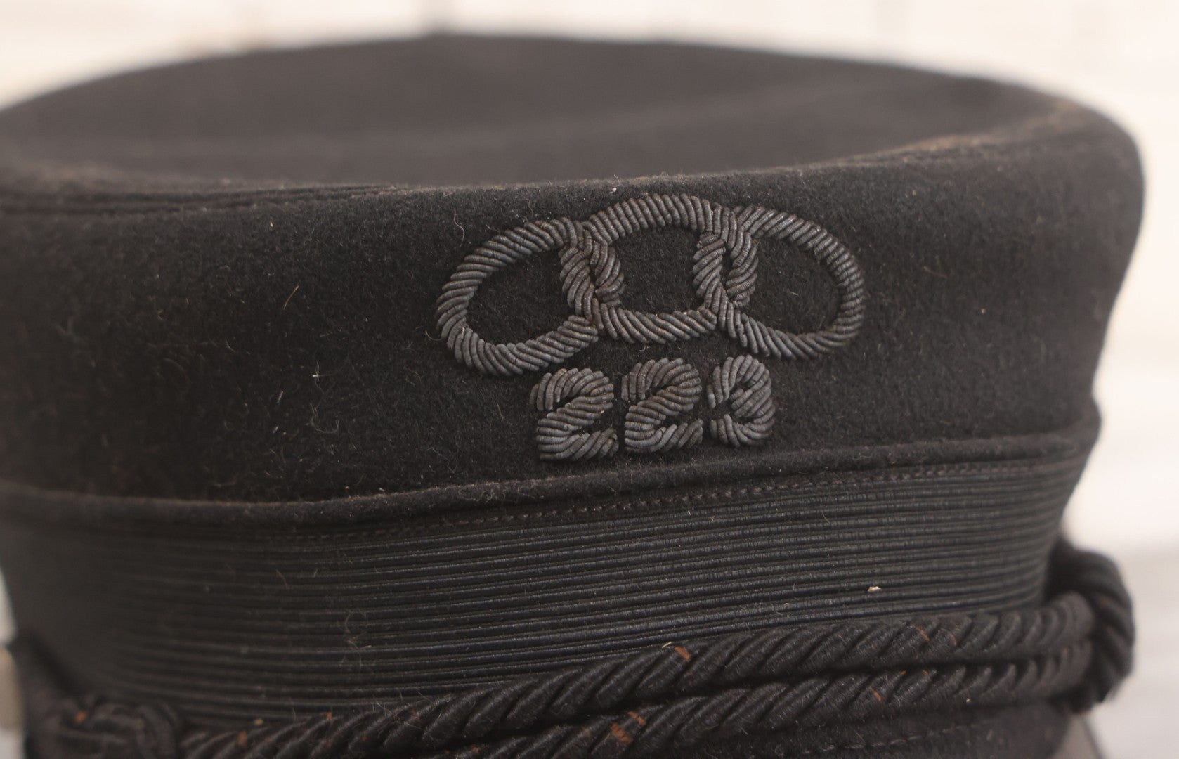 Lot 017 - Antique Odd Fellows I.O.O.F. Lodge No. 223 Uniform Cap With Three Links Motif Manufactured By H.D. Bowker, Milford, Massachusetts, Size 7-1/8, Marked "Shawmade," Note Wear To Visor