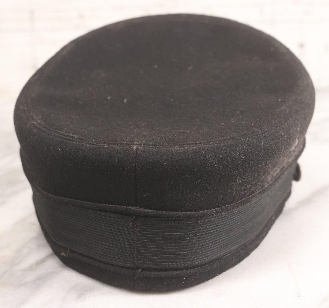 Lot 017 - Antique Odd Fellows I.O.O.F. Lodge No. 223 Uniform Cap With Three Links Motif Manufactured By H.D. Bowker, Milford, Massachusetts, Size 7-1/8, Marked "Shawmade," Note Wear To Visor