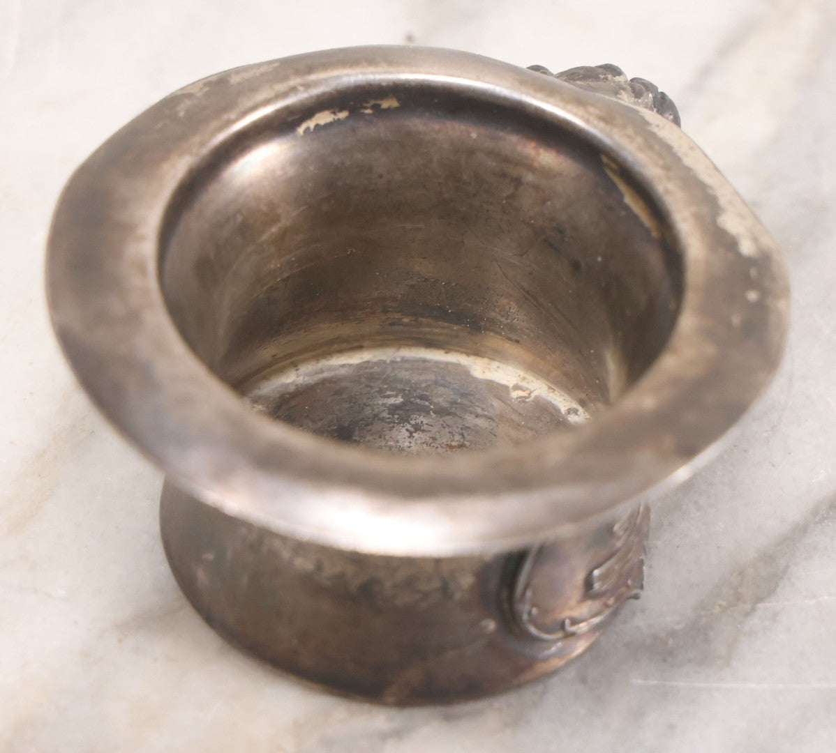 Lot 025 - Antique Souvenir Silverplate Metal Toothpick Holder With Bulldog Figure, Souvenir Of Statue Of Liberty, New York City, Manufactured By Kronheimer Oldenbusch & Co., 1-1/2" Height