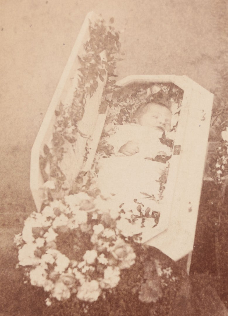 Lot 040 - Antique Victorian Post Mortem Cabinet Card Photograph Of A Deceased Infant In White Casket Surrounded By Flowers, Fitton, Photographer, Worcester, Massachusetts