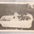 Lot 041 - Antique Post Mortem Snapshot Photograph Of A Deceased Infant In White Casket With Plaque And Flowers